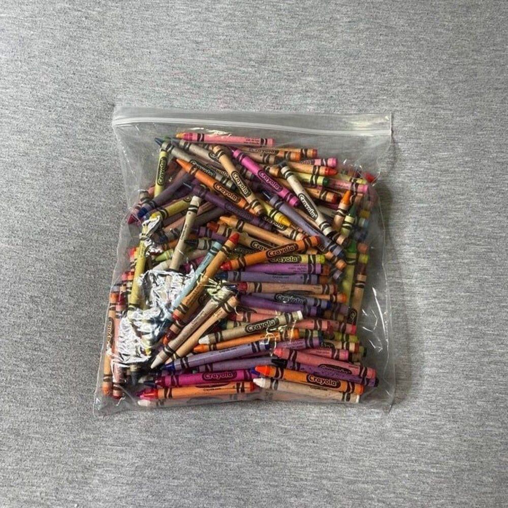Crayola Bag of Multicolored Crayons Set